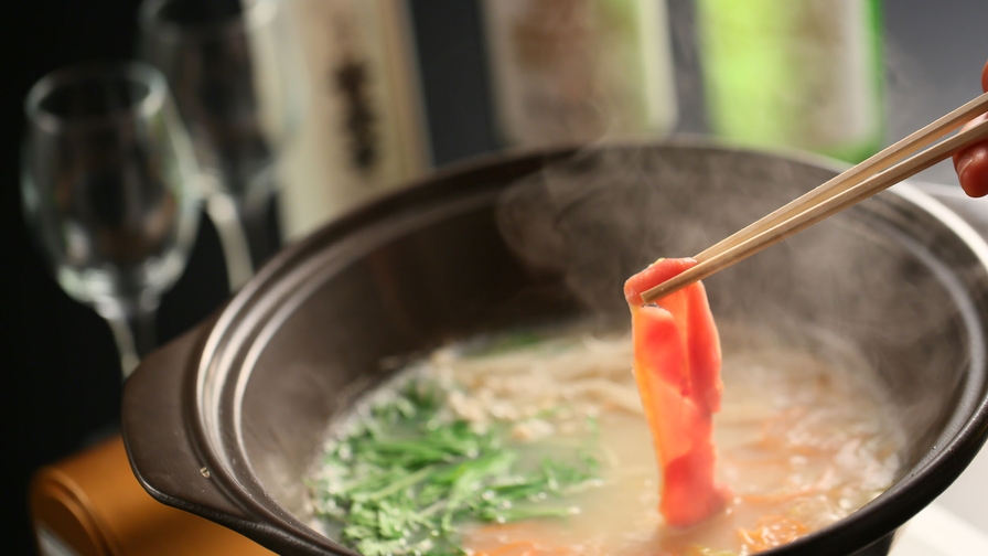 ≪信州ハーブ鶏の水炊き鍋≫コラーゲンたっぷり白濁スープと天然温泉でぷりっぷり♪